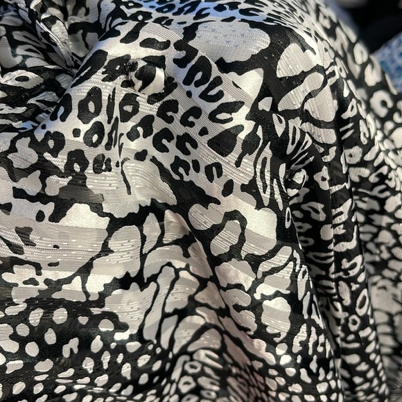 Yves St. Clair Button Down Blouse Black & White Animal Print | Size 8 - Picture 9 of 9